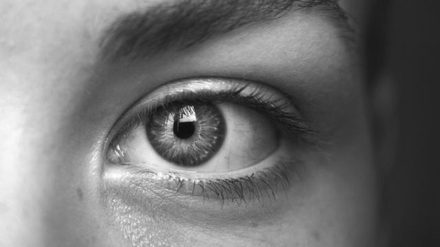 女性の目 視線 心理 性格
